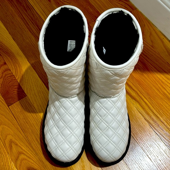 UGG Shoes - UGG classic short white genuine leather shearling lined quilted  boots in size 9